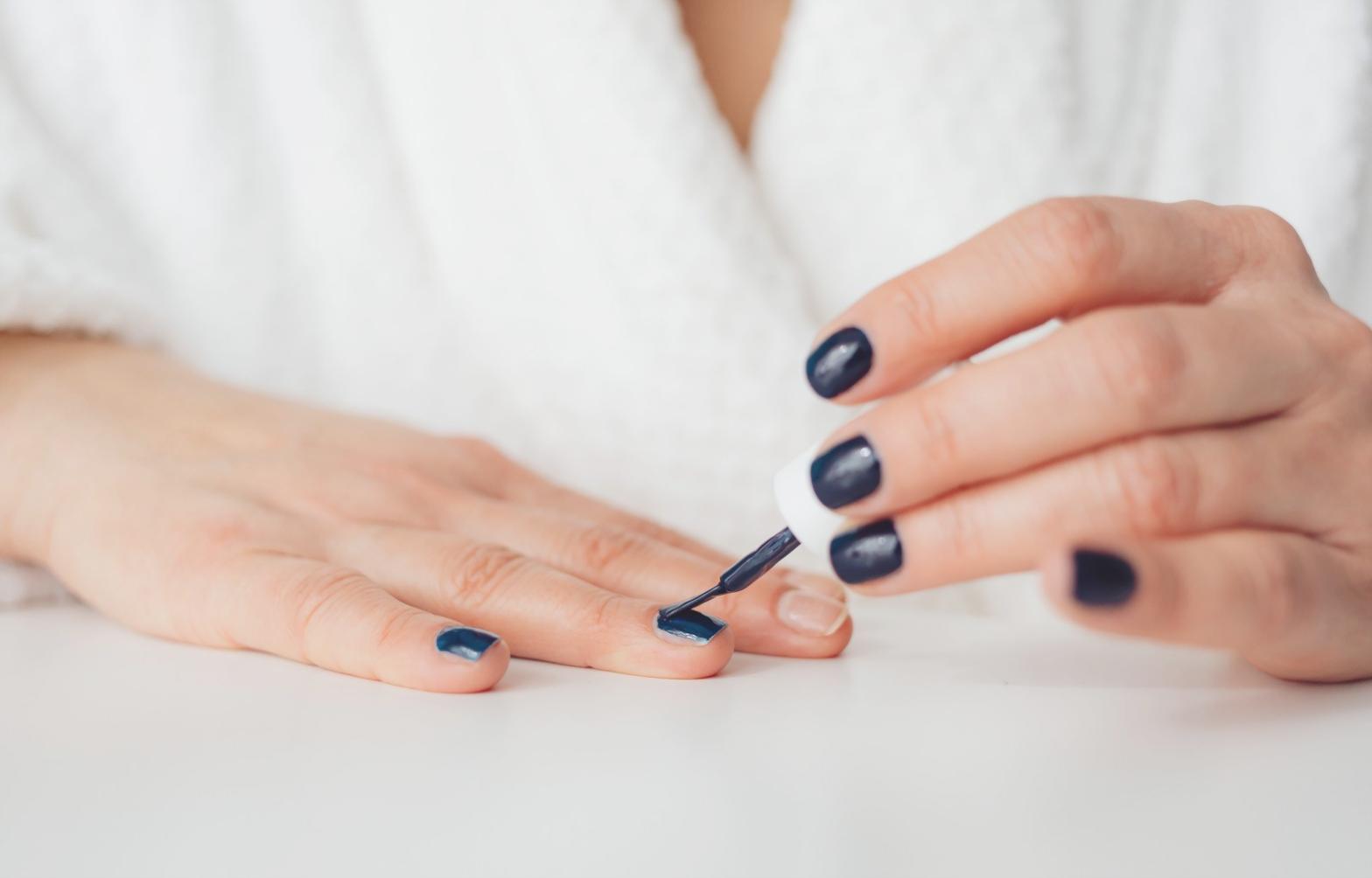 Ambiente professionale dedicato alla formazione nelle tecniche di ricostruzione unghie